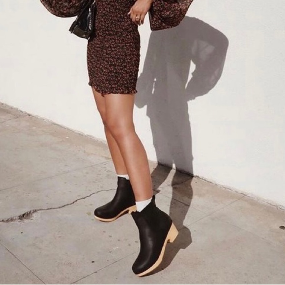 Frye And Co. Odessa Chelsea Boots Black Wood Heel Pullon. Size 8.5